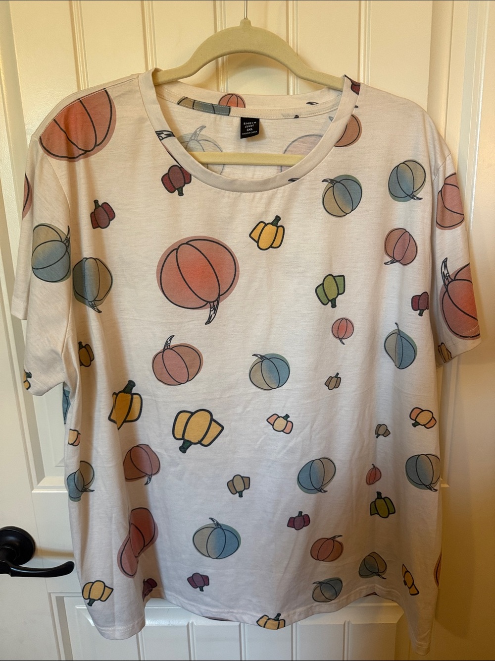 SHEIN Cream Pumpkin Print Short Sleeve Tee